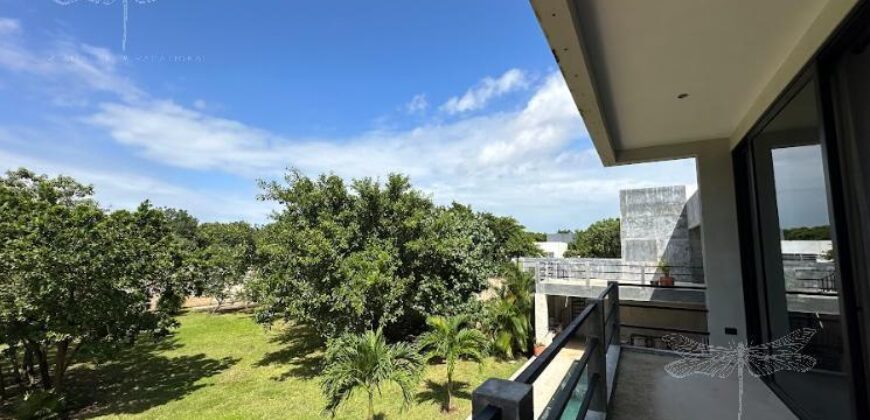 Moderna casa en venta cerca de Avenida Huayacán y Avenida Colegios, Cancún