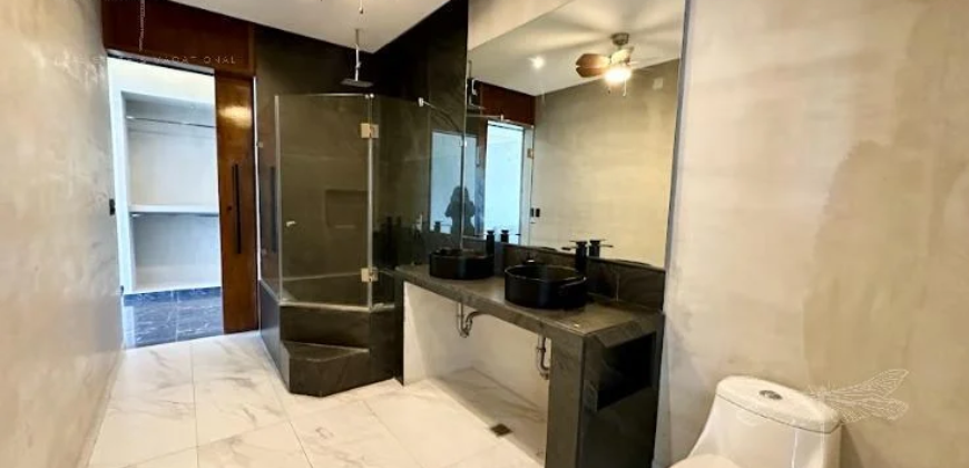 Moderna casa en venta cerca de Avenida Huayacán y Avenida Colegios, Cancún