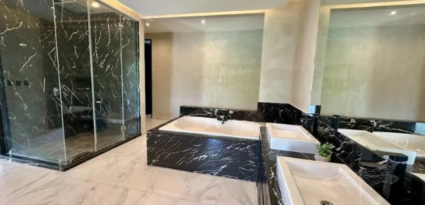 Moderna casa en venta cerca de Avenida Huayacán y Avenida Colegios, Cancún