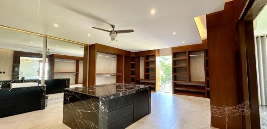 Moderna casa en venta cerca de Avenida Huayacán y Avenida Colegios, Cancún