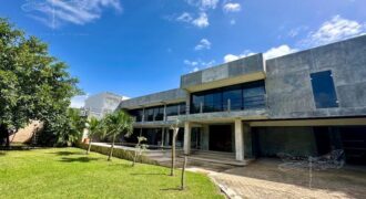 Moderna casa en venta cerca de Avenida Huayacán y Avenida Colegios, Cancún