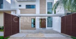Casa frente a parque en Supermanzana 12, Cancún – $8,900,000 MXN