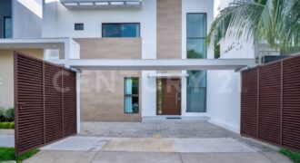 Casa frente a parque en Supermanzana 12, Cancún – $8,900,000 MXN