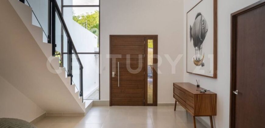 Casa frente a parque en Supermanzana 12, Cancún – $8,900,000 MXN