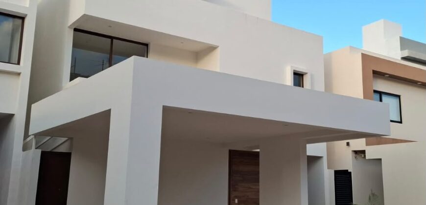 Casa con alberca en Vía Cumbres, Cancún – $9,500,000 MXN
