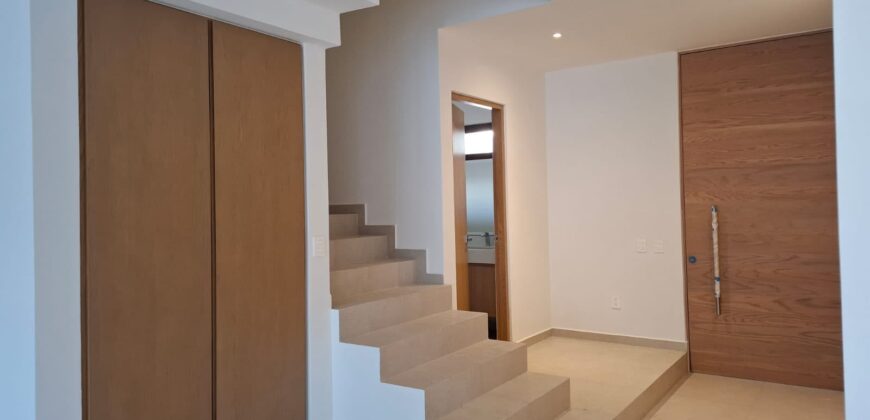 Casa con alberca en Vía Cumbres, Cancún – $9,500,000 MXN