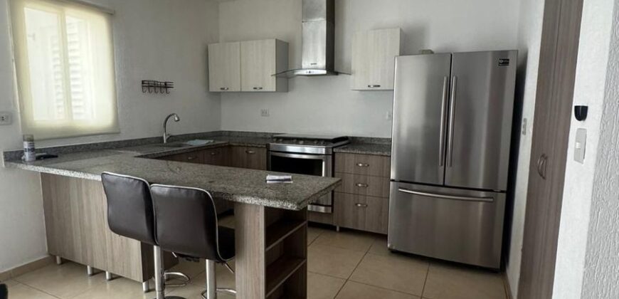 Casa de tres recámaras en Jardines del Sur IV, Cancún