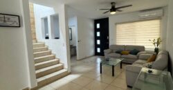 Casa de tres recámaras en Jardines del Sur IV, Cancún
