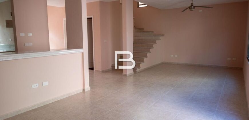 Casa de cuatro recámaras con alberca en La Piedra II, Cancún