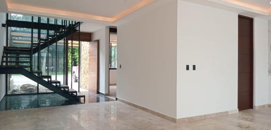 Casa con alberca y roof garden en Residencial Aqua, Cancún