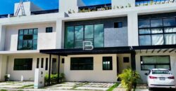 Casa de tres niveles con jacuzzi en Residencial Arbolada, Cancún