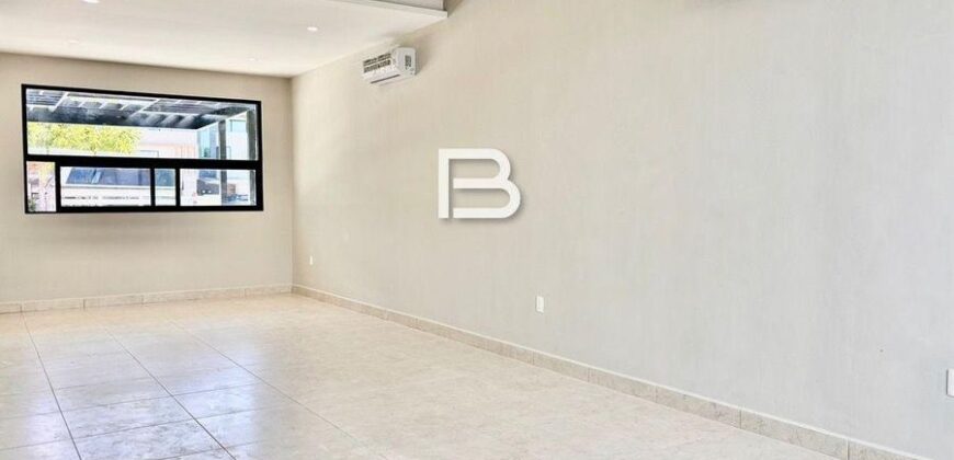 Casa de tres niveles con jacuzzi en Residencial Arbolada, Cancún