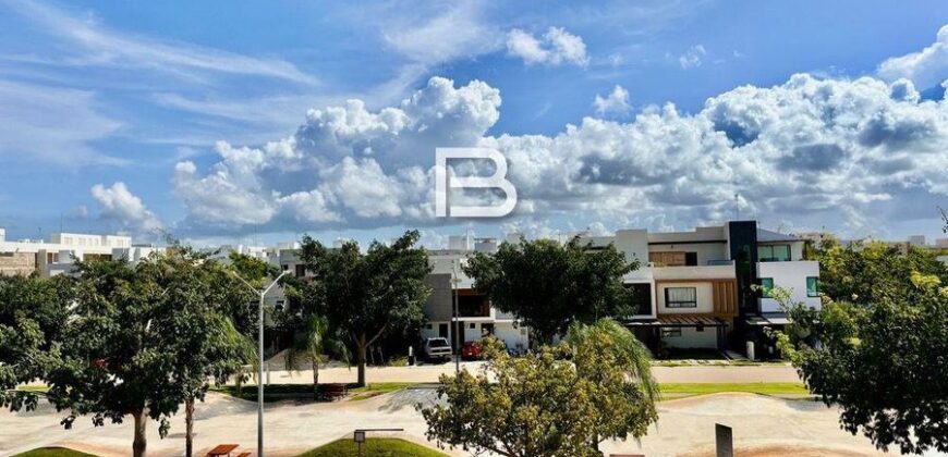 Casa de tres niveles con jacuzzi en Residencial Arbolada, Cancún