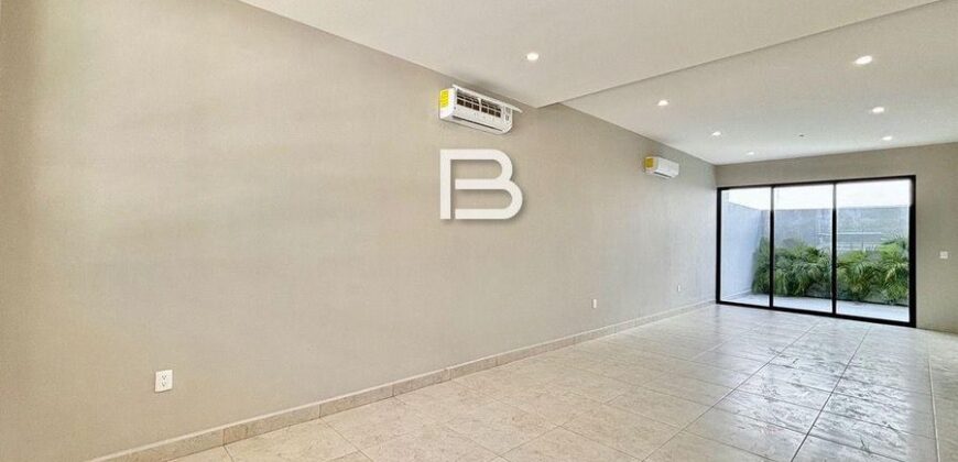 Casa de tres niveles con jacuzzi en Residencial Arbolada, Cancún
