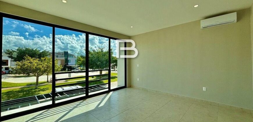 Casa de tres niveles con jacuzzi en Residencial Arbolada, Cancún