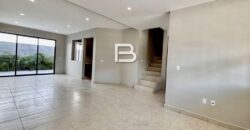 Casa de tres niveles con jacuzzi en Residencial Arbolada, Cancún