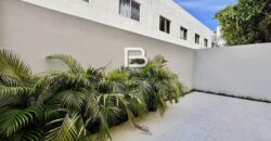 Casa de tres niveles con jacuzzi en Residencial Arbolada, Cancún