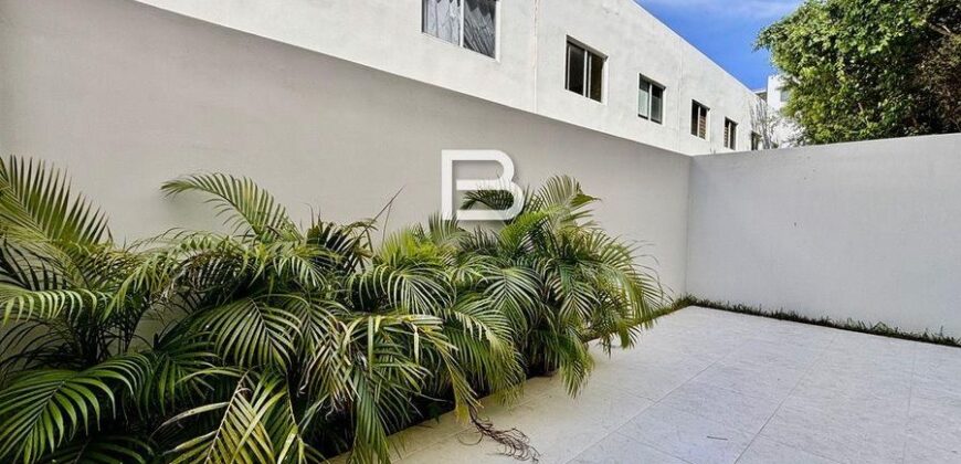 Casa de tres niveles con jacuzzi en Residencial Arbolada, Cancún