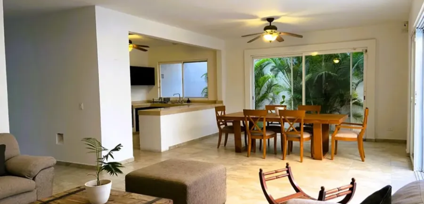 Residencia con alberca en venta en Supermanzana 11, Cancún
