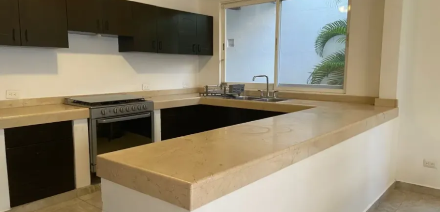 Residencia con alberca en venta en Supermanzana 11, Cancún