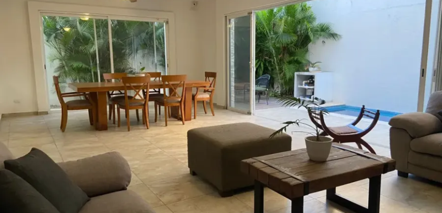 Residencia con alberca en venta en Supermanzana 11, Cancún