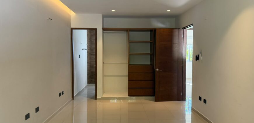 Casa en venta en Villas Toscana, Cancún, frente al parque Kabah