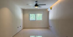Casa en venta en Villas Toscana, Cancún, frente al parque Kabah