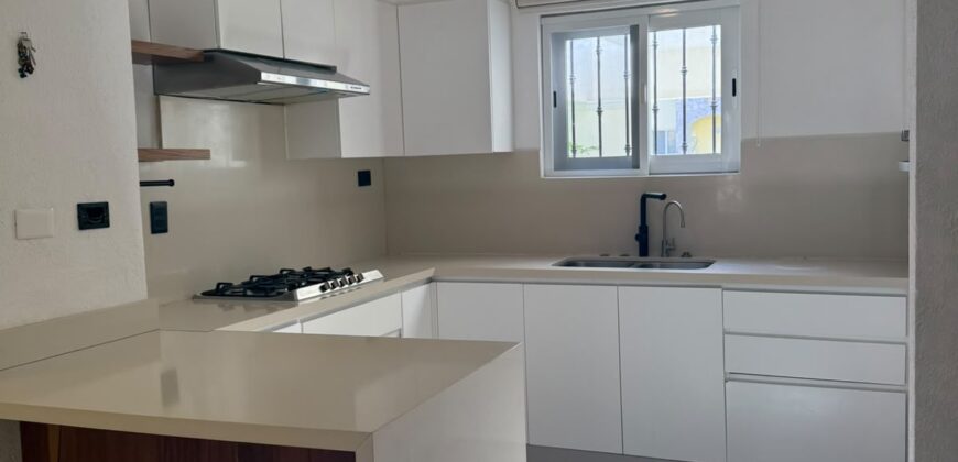 Casa en venta en Villas Toscana, Cancún, frente al parque Kabah