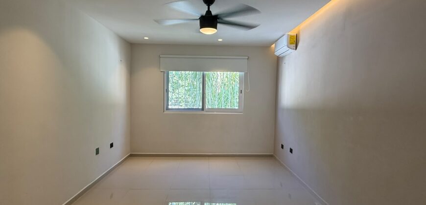 Casa en venta en Villas Toscana, Cancún, frente al parque Kabah