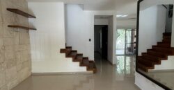 Casa en venta en Villas Toscana, Cancún, frente al parque Kabah