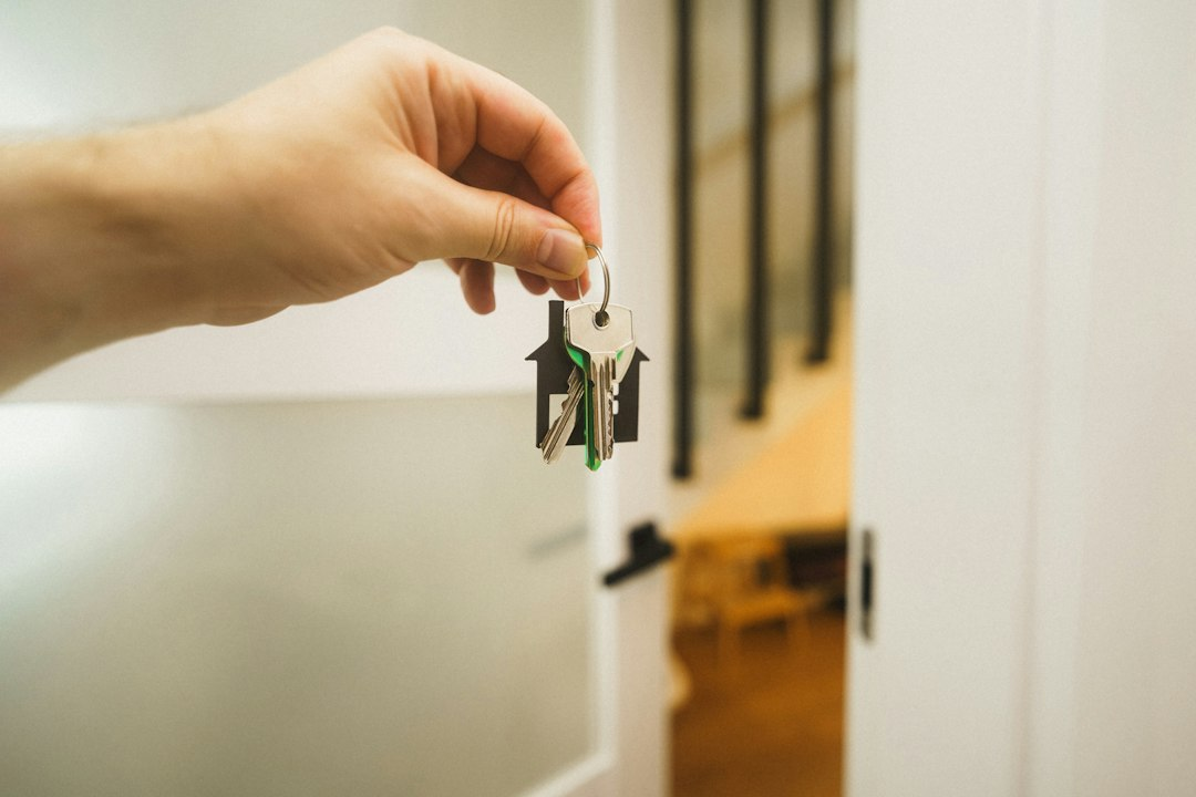 ¿Quién es el dueño de una casa en Cancún? Cómo verificar al propietario antes de apartar