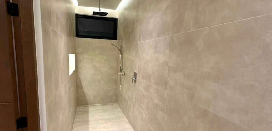 Casa de cinco recámaras en venta en Vía Cumbres, Cancún
